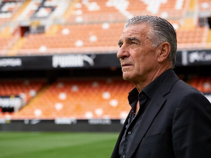 Javier Aguirre returns to La Liga as Valencia head coach UAE Cue Sports